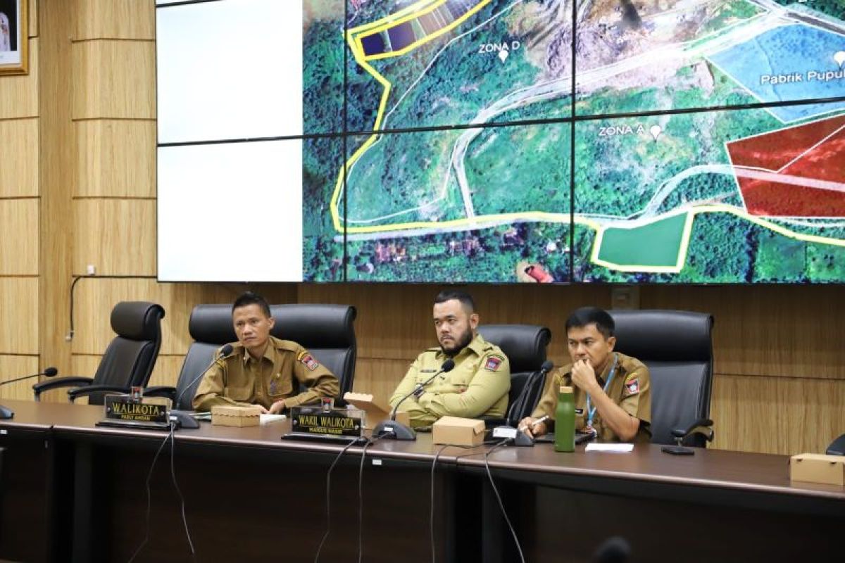 Wako Fadly Amran pimpin rapat penyelesaian permasalahan keberadaan sapi di TPA Air Dingin