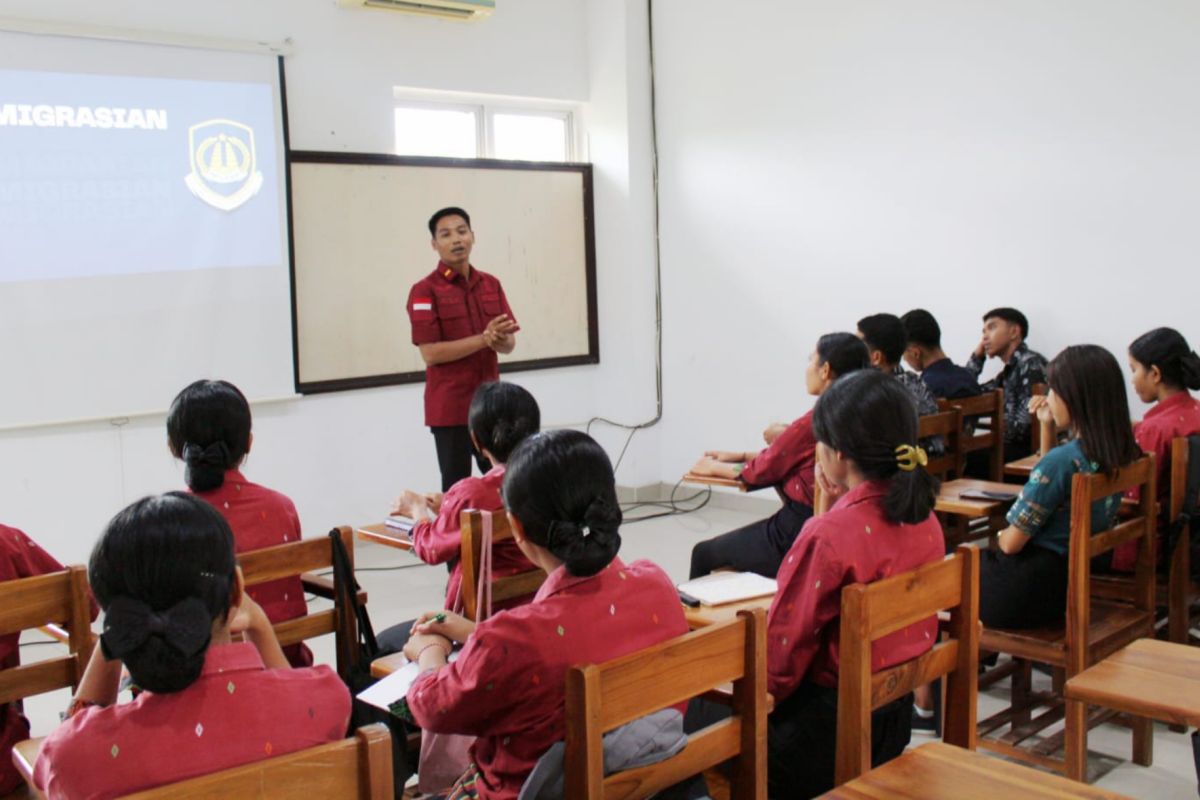 Imigrasi Labuan Bajo menggencarkan program Immigration Goes to Campus