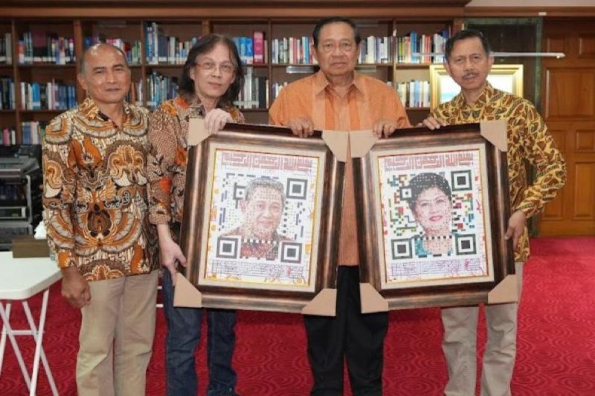Presiden ke-6 RI SBY terima cinderamata QR Art, bakal jadi koleksi di Museum ANI-SBY