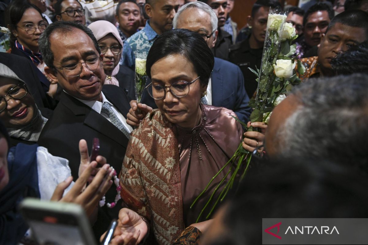 Sri Mulyani bids farewell, apologizes as cabinet reshuffled