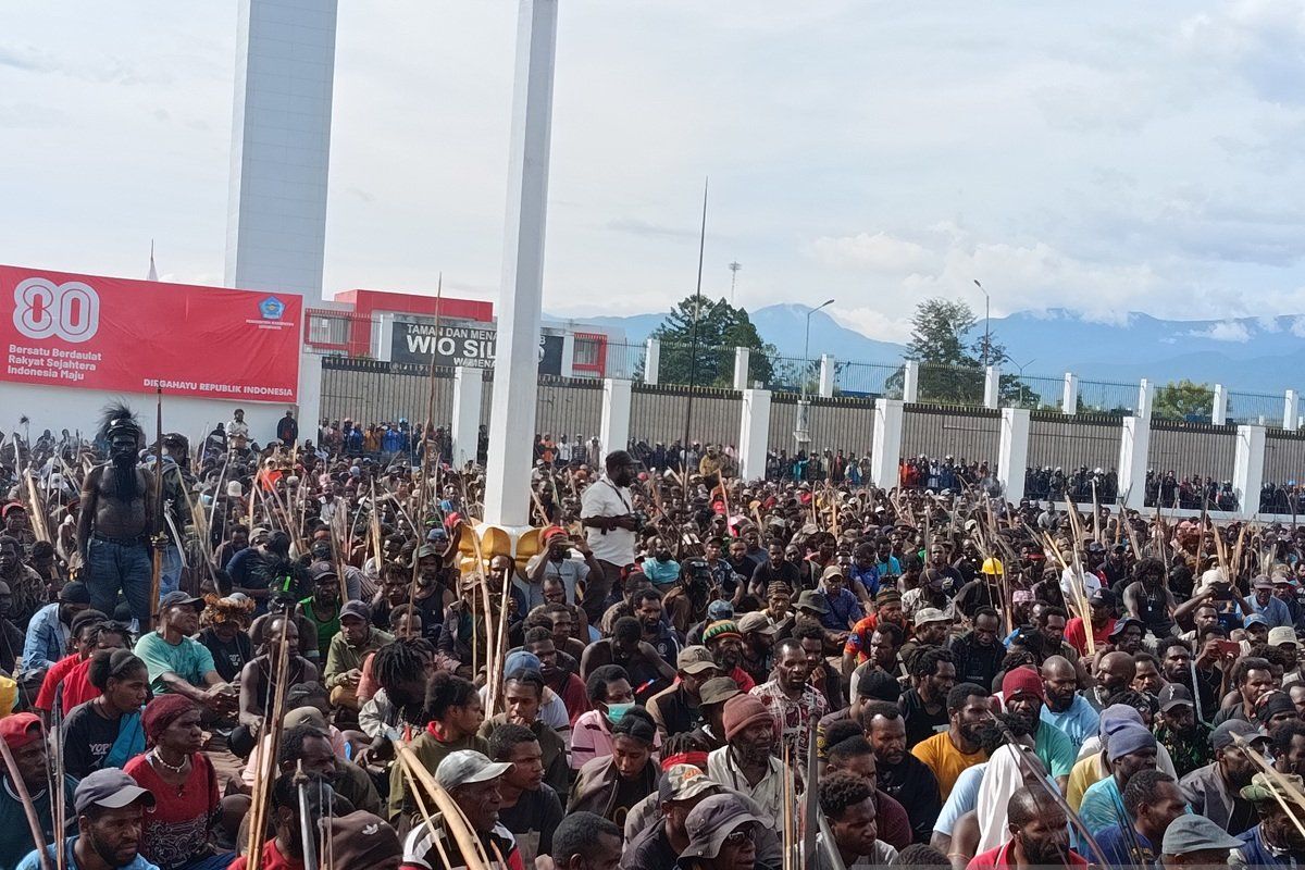 Bupati Atenius minta masyarakat Jayawijaya dukung program pembangunan di daerah