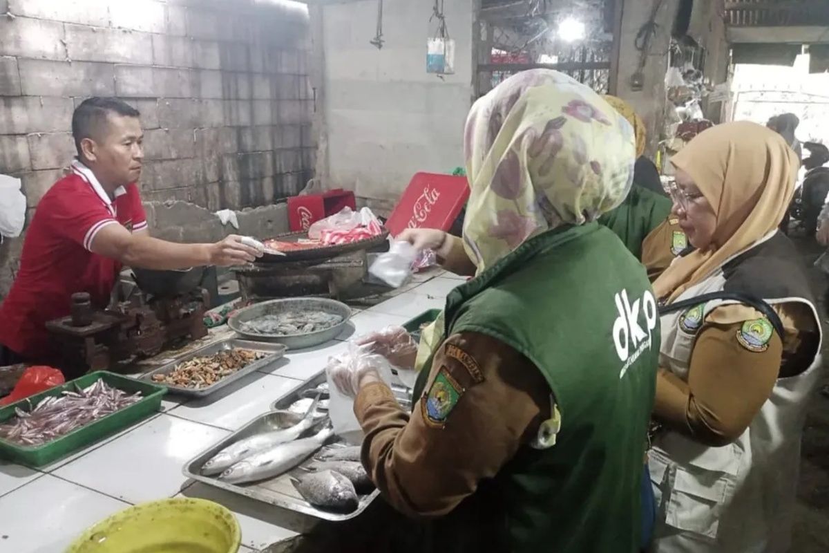 DKP Tangerang edukasi pembeli-pedagang cara mengenal pangan segar