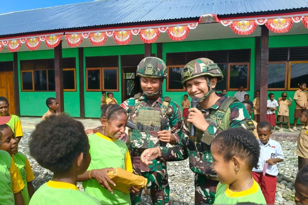 Satgas Yonif 521/DY dorong pendidikan Papua cerdas di SD Yalimo