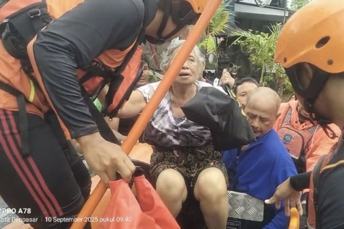 Banjir di mana-mana, SAR sempat sulit akses lokasi banjir di Denpasar