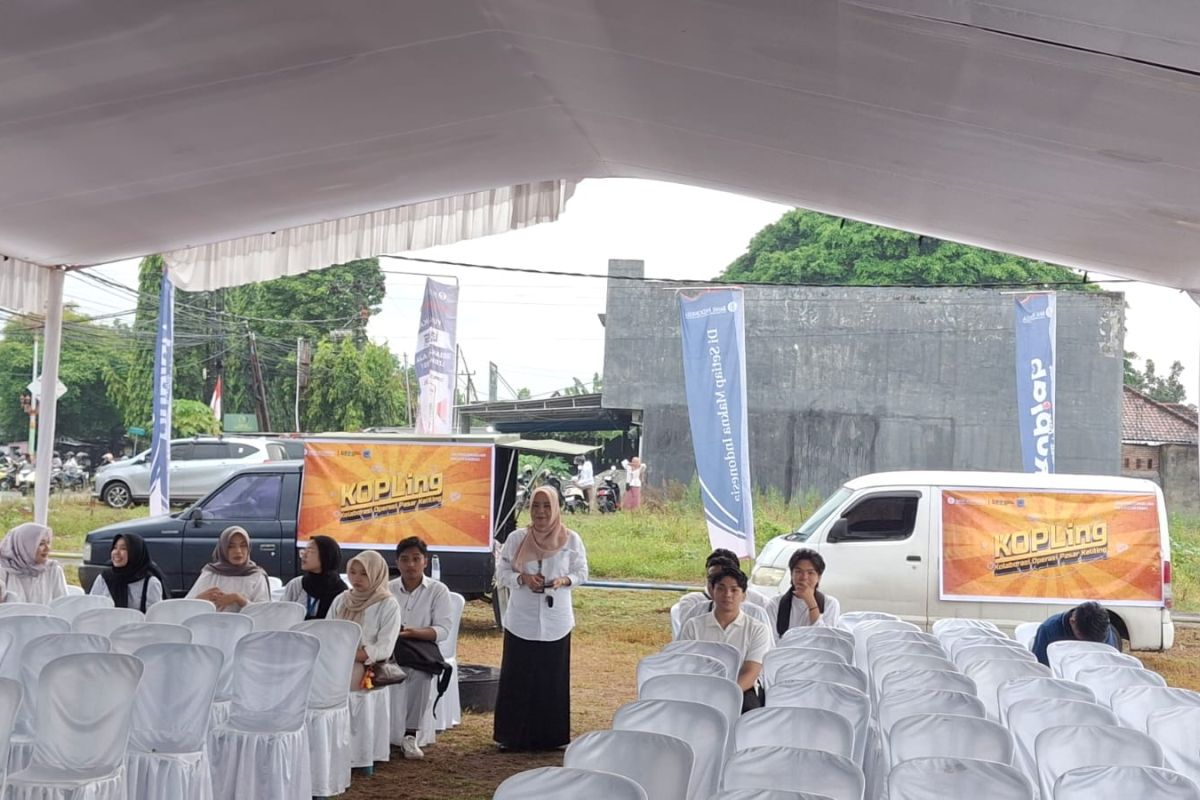 Pemkot Mataram lepas tiga mobil kopling hadirkan pasar menyapa warga