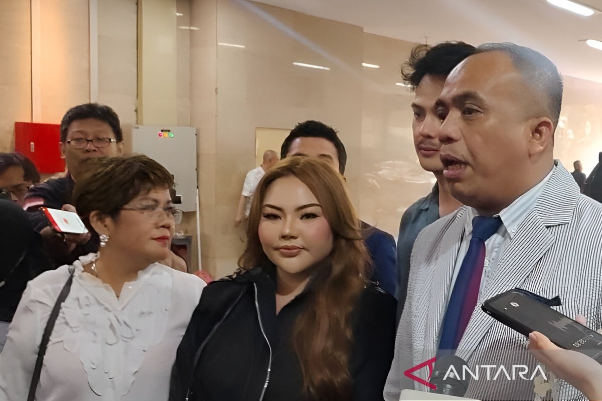 Lisa Mariana akui tak tahu aliran dana dari Ridwan Kamil terkait BJB