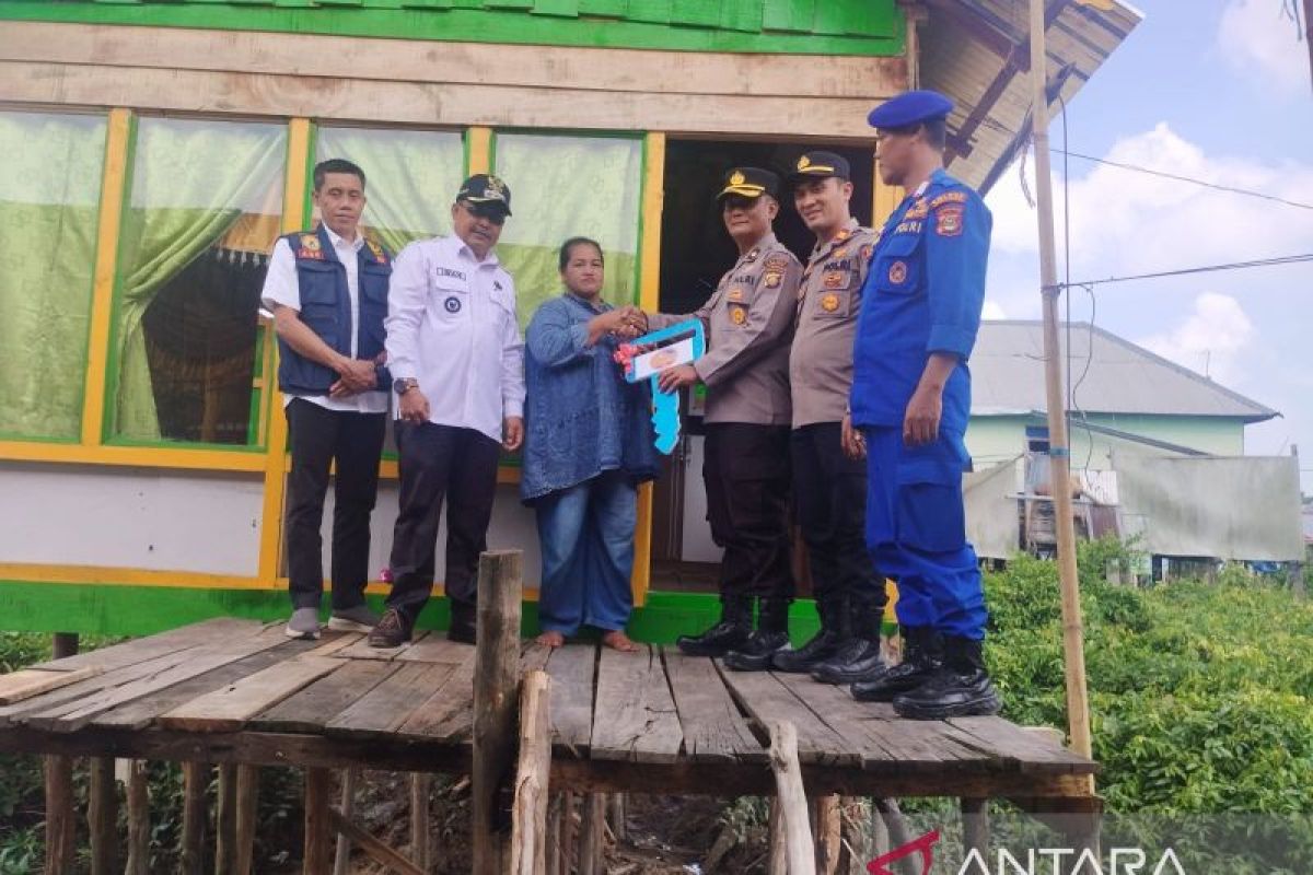 Polres Banyuasin jalankan program bedah  rumah warga
