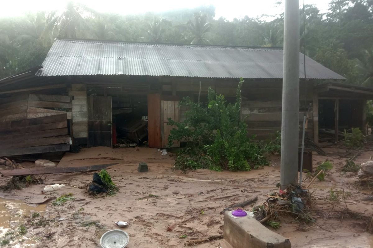 BPBD Lampung kerahkan tim bantu atasi banjir di Suoh Lampung Barat