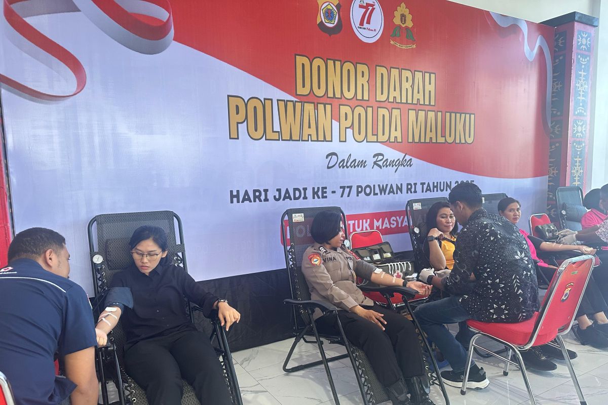 Wujudkan pengabdian sesama, Polwan Polda Maluku donor 50 kantong darah untuk PMI