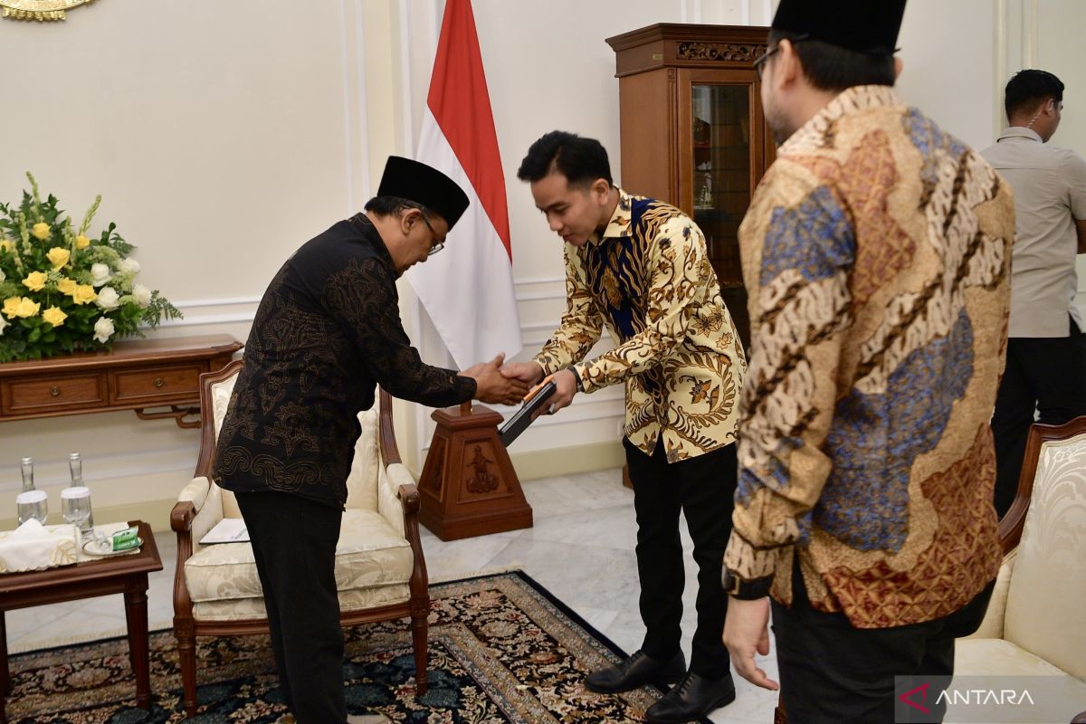 Wapres Gibran minta santri-santri melek teknologi AI, belajar coding