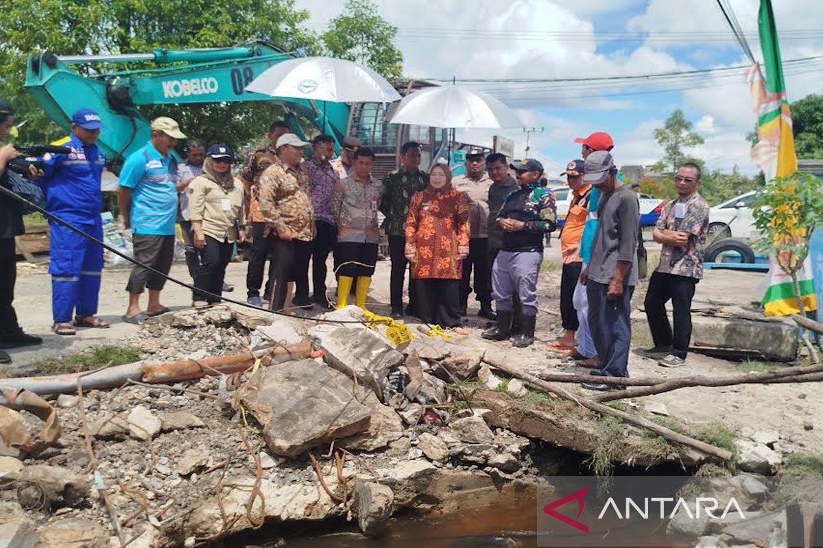 Bupati Kobar tinjau langsung pemukiman yang alami banjir di Kecamatan Kumai