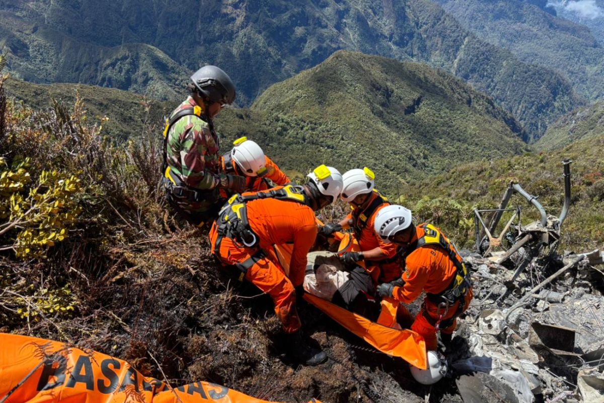 Jenazah korban kecelakaan Helikopter Intan Angkasa dibawa ke RSUD Mimika