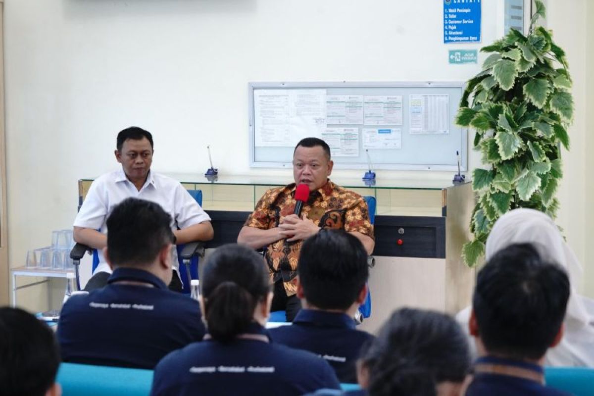 Dirut  Bank Kalbar kunjungi cabang Sanggau tekankan pentingnya integritas dan larangan judol