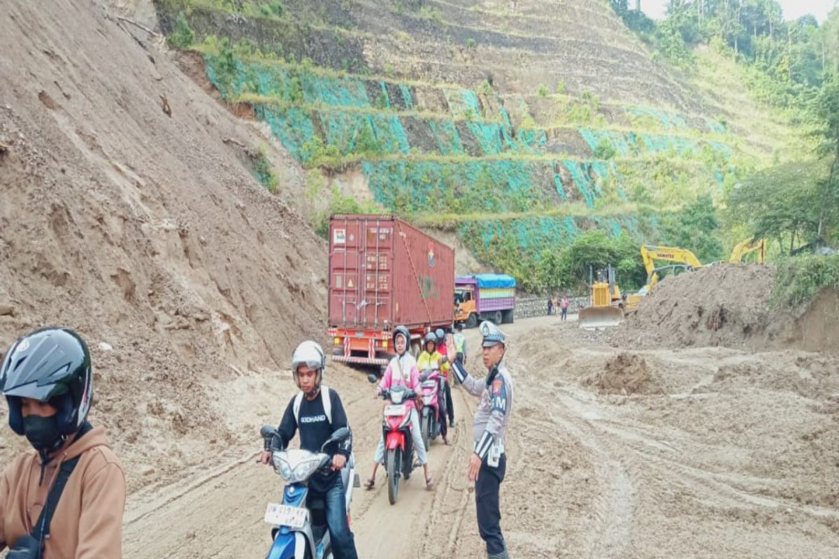 Polres Parimo: Tidak ada korban jiwa longsor jalur Kebun Kopi