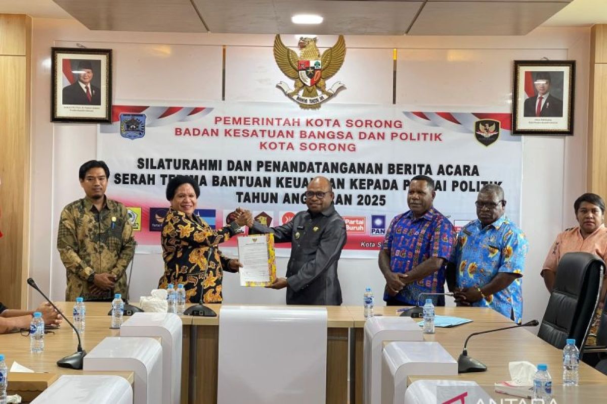 Pemkot Sorong hibahkan dana Rp1,1 miliar kepada 12 partai politik