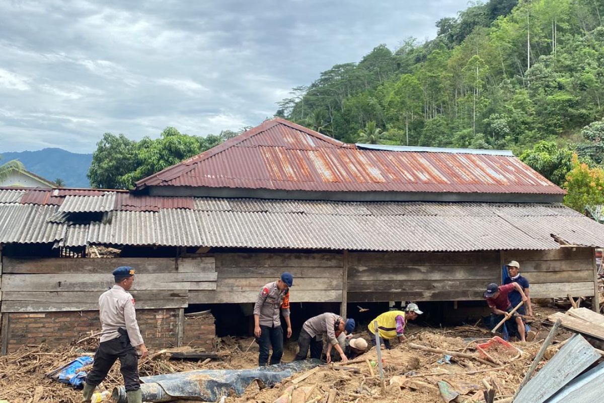 Polda Lampung siapkan program trauma healing untuk korban banjir