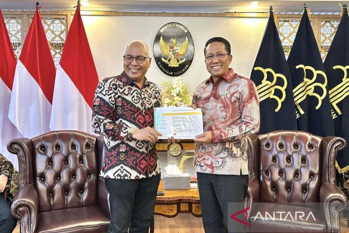 Politik kemarin, kepengurusan PWI Pusat hingga 16 syarat capres