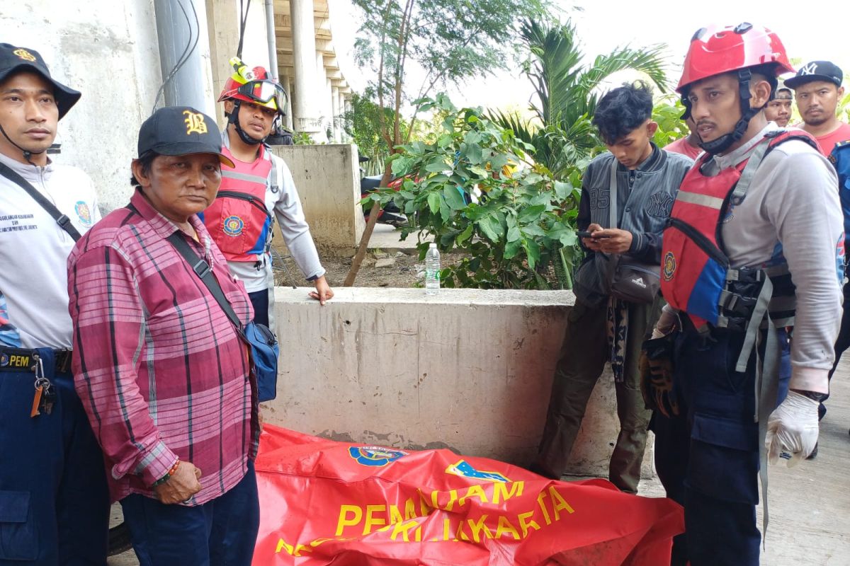 Gulkarmat temukan jasad pria tenggelam di Cilincing