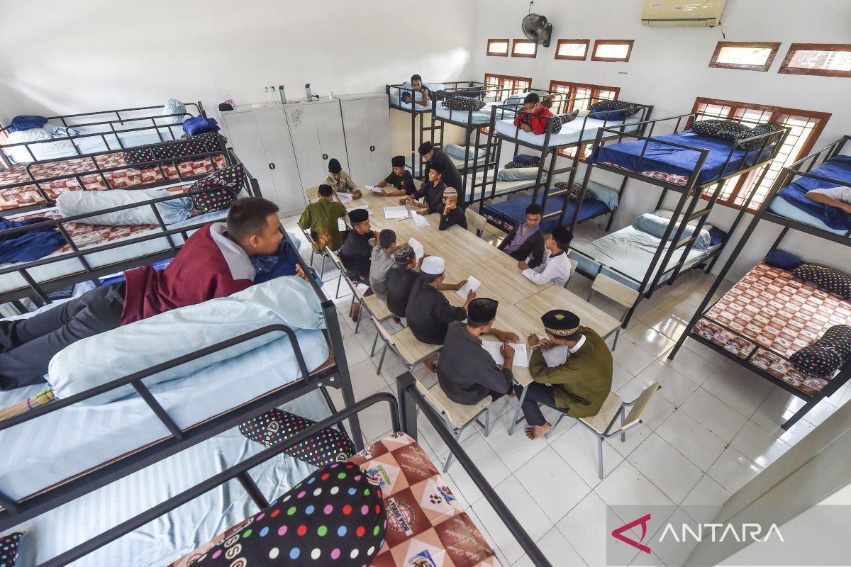 Govt expands internet access to support Sekolah Rakyat program