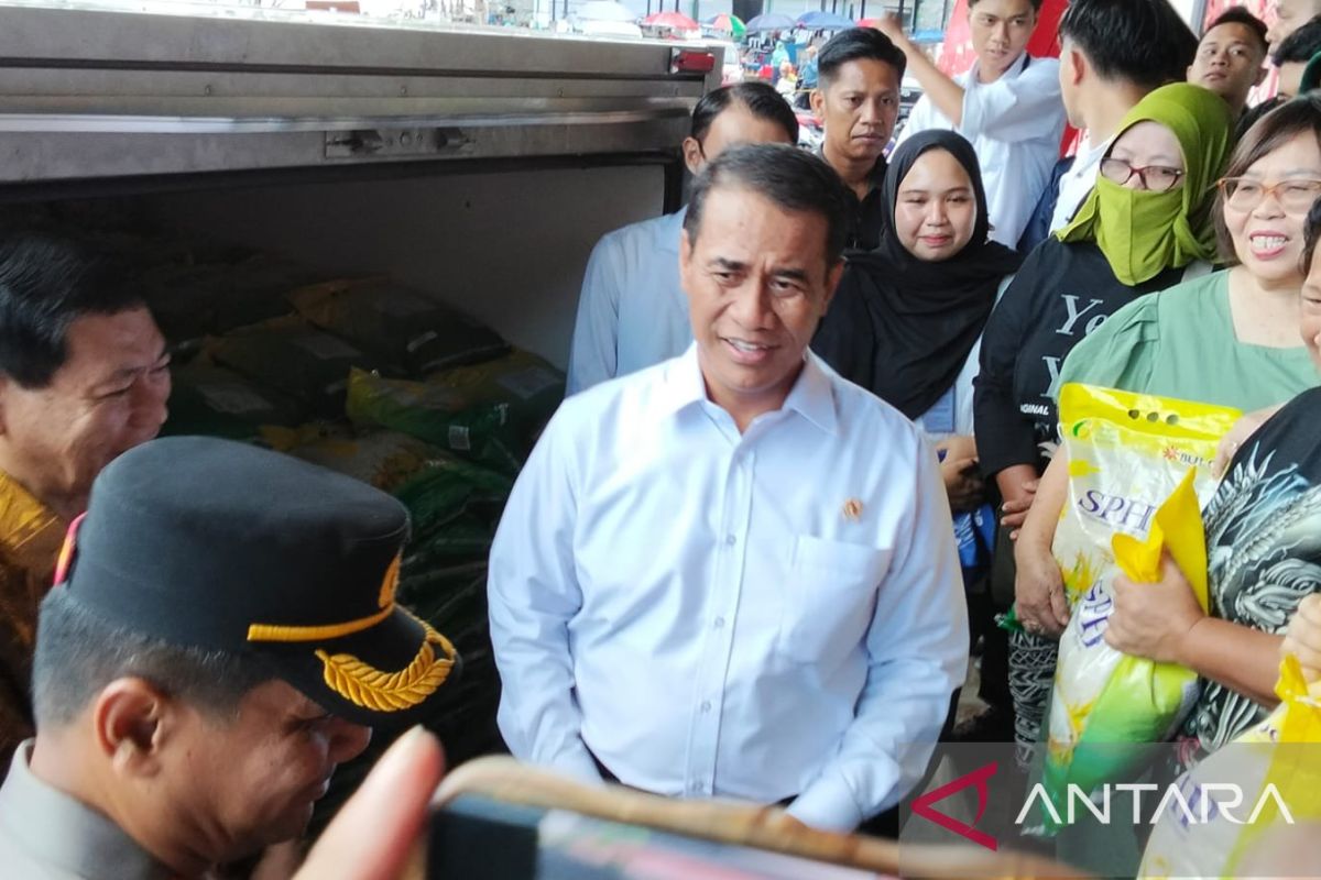 Menteri Pertanian sidak penyaluran beras SPHP di Pasar Bersehati Manado