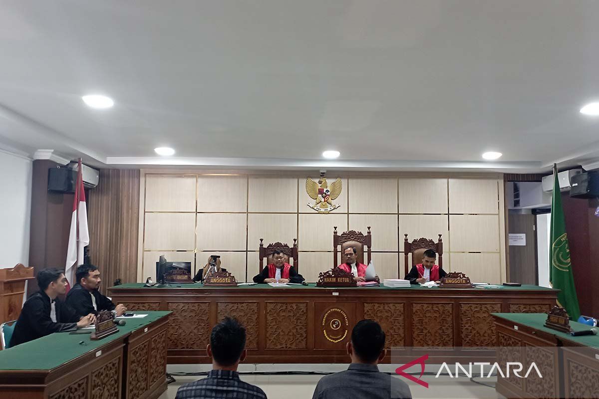 Dua terdakwa korupsi pembangunan dermaga Aceh Timur jalani sidang perdana