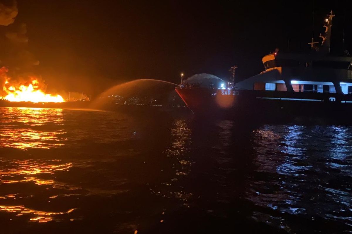 KLM Maryam Indah terbakar di laut Banggai, SAR evakuasi ABK