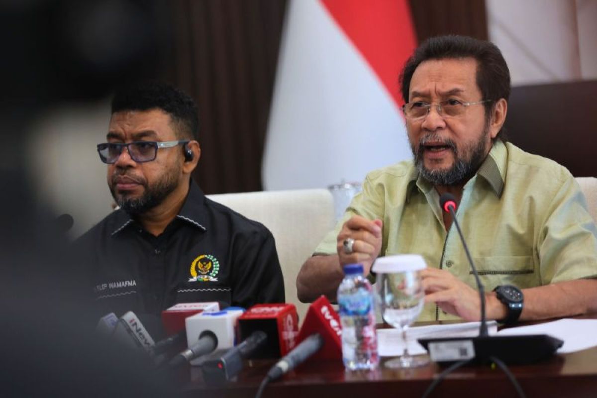 Yorrys Raweyai: Polisi berantas minuman beralkohool ilegal di Manokwari
