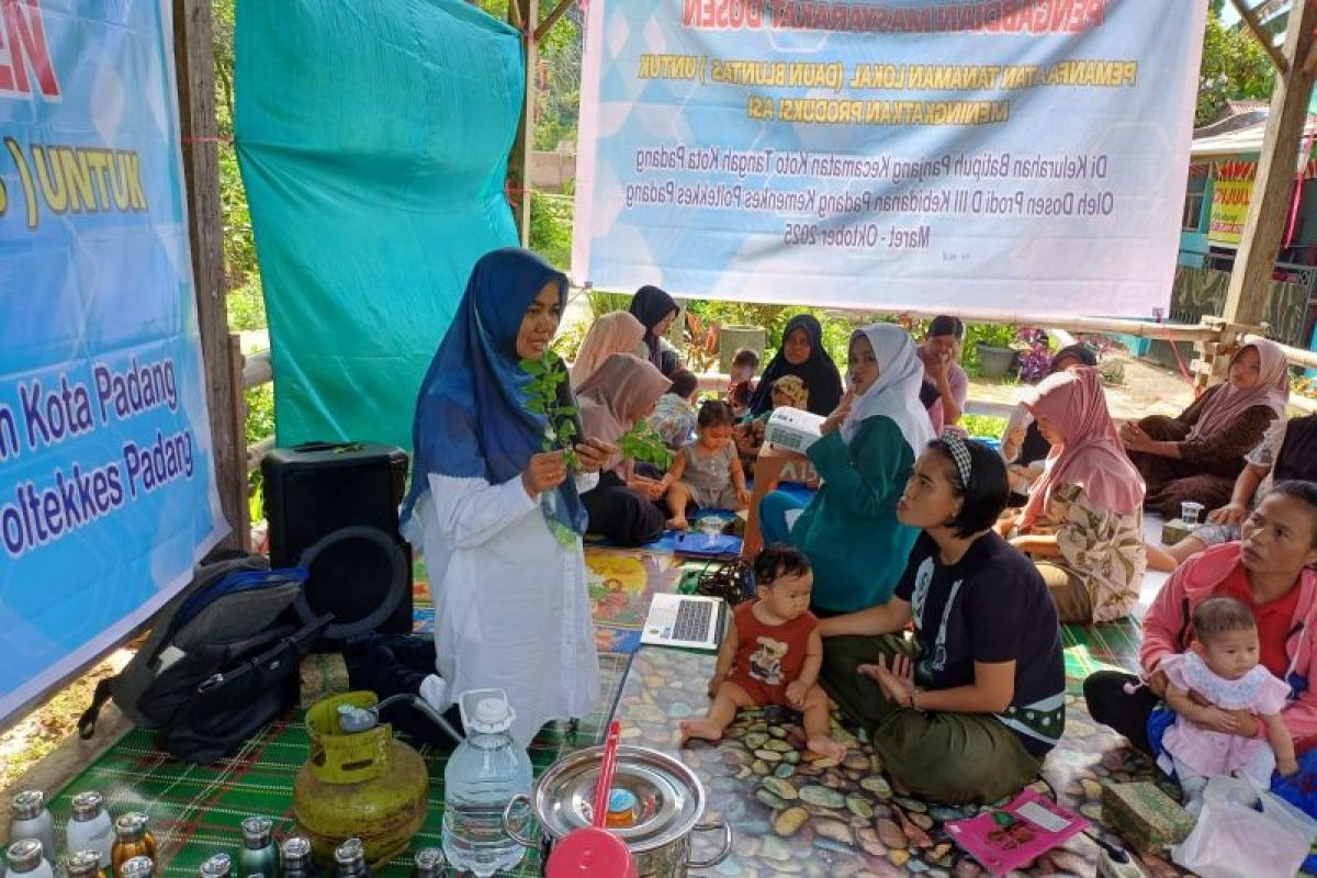 Poltekkes Kemenkes Padang ajarkan pemanfaatan daun beluntas tingkatkan produksi ASI