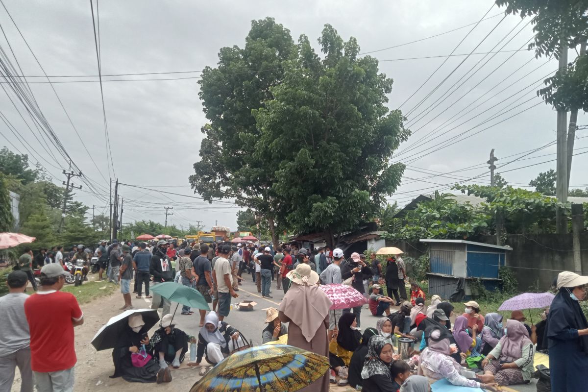 Pemprov Jambi tenangkan pendemo cegah kemacetan total jalan nasional