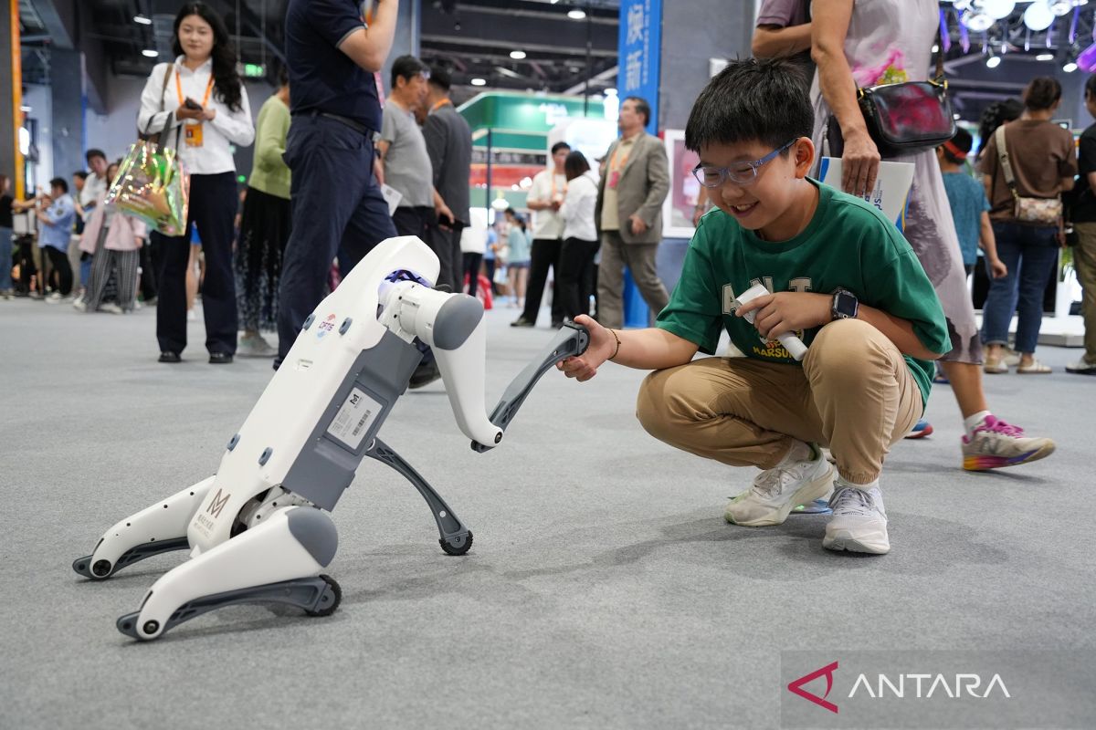 Pertandingan sepak bola robot menarik perhatian di CIFTIS 2025 Beijing