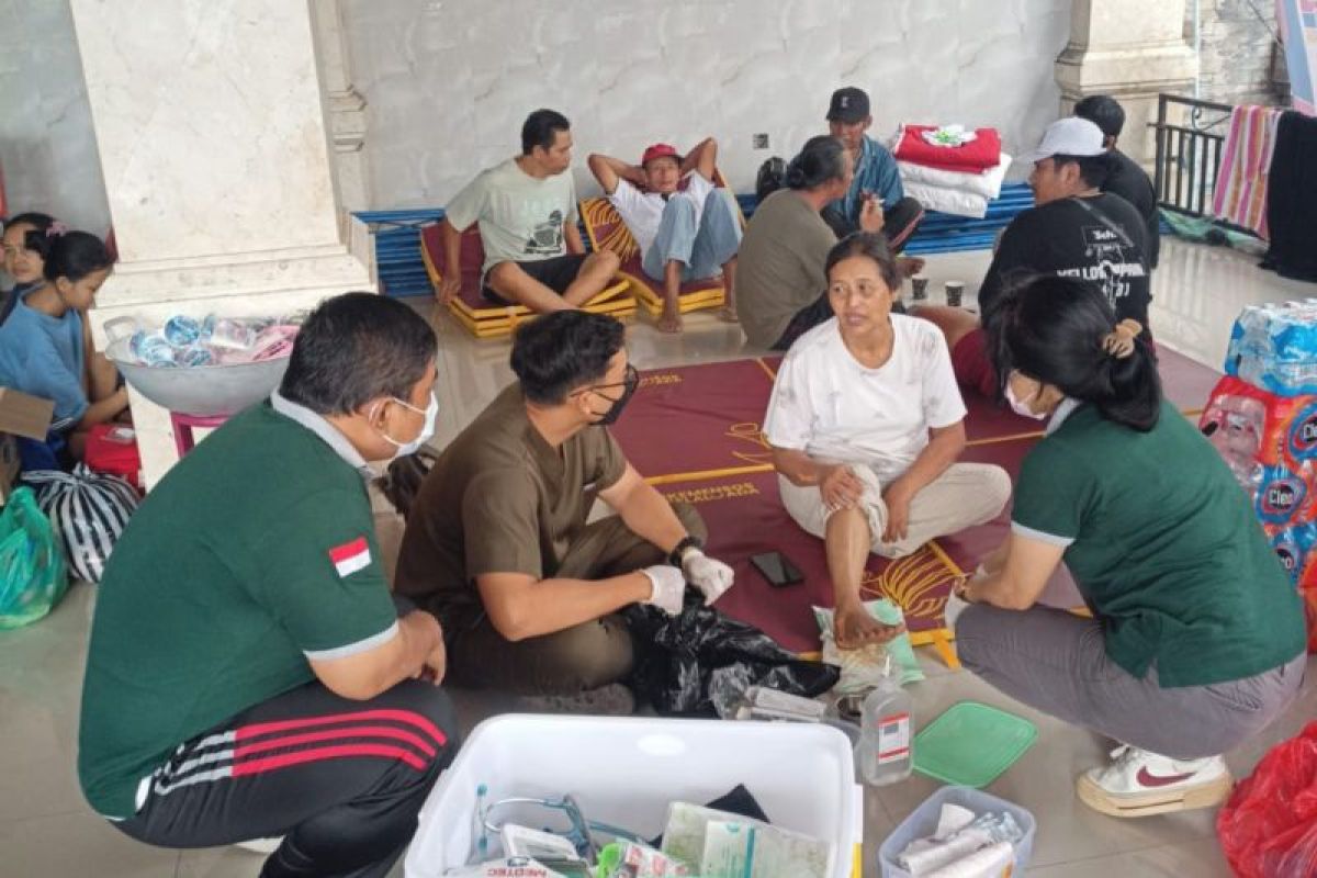 Denpasar cek kesehatan warga terdampak banjir