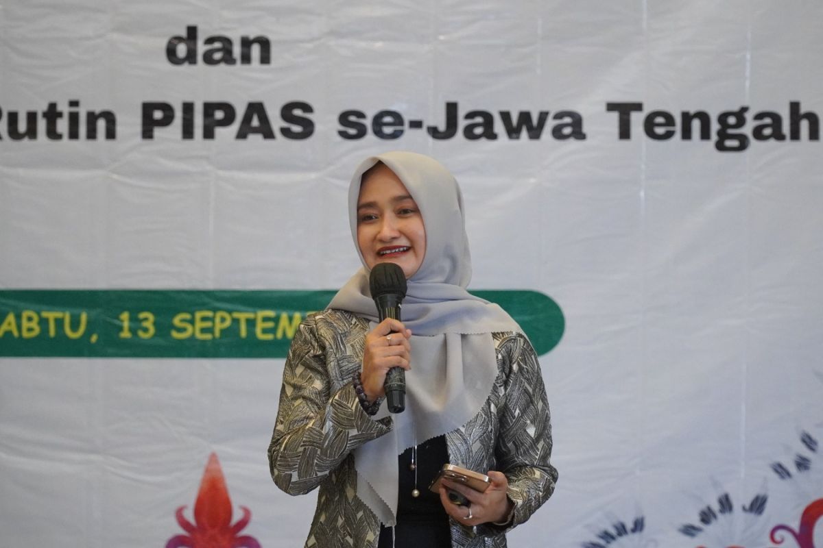 Mba Iin bicara pemberdayaan perempuan di pertemuan PIPAS se-Jateng