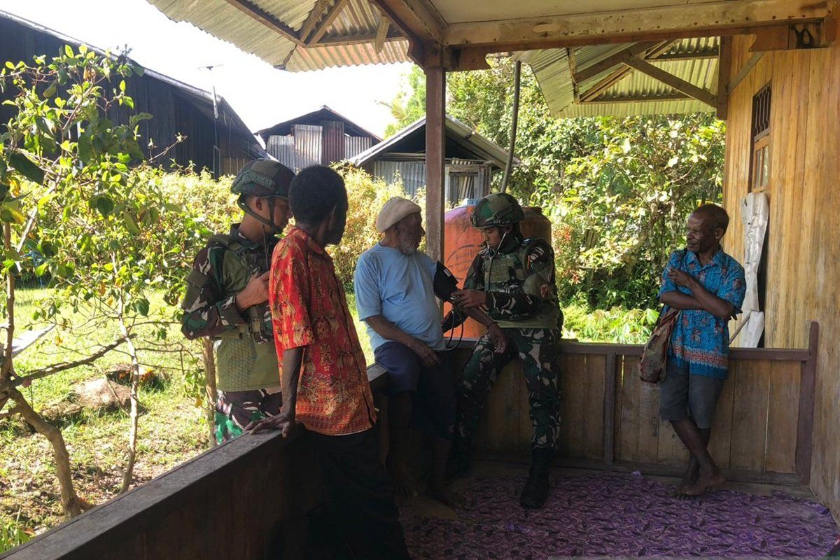 Army unit gives health checks, farm seeds to Papua villagers