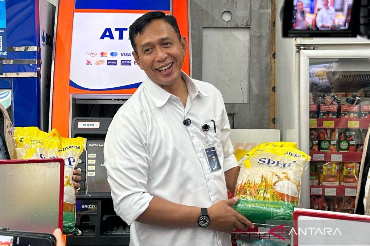 Bulog distributes nearly 400,000 tons of SPHP rice nationwide