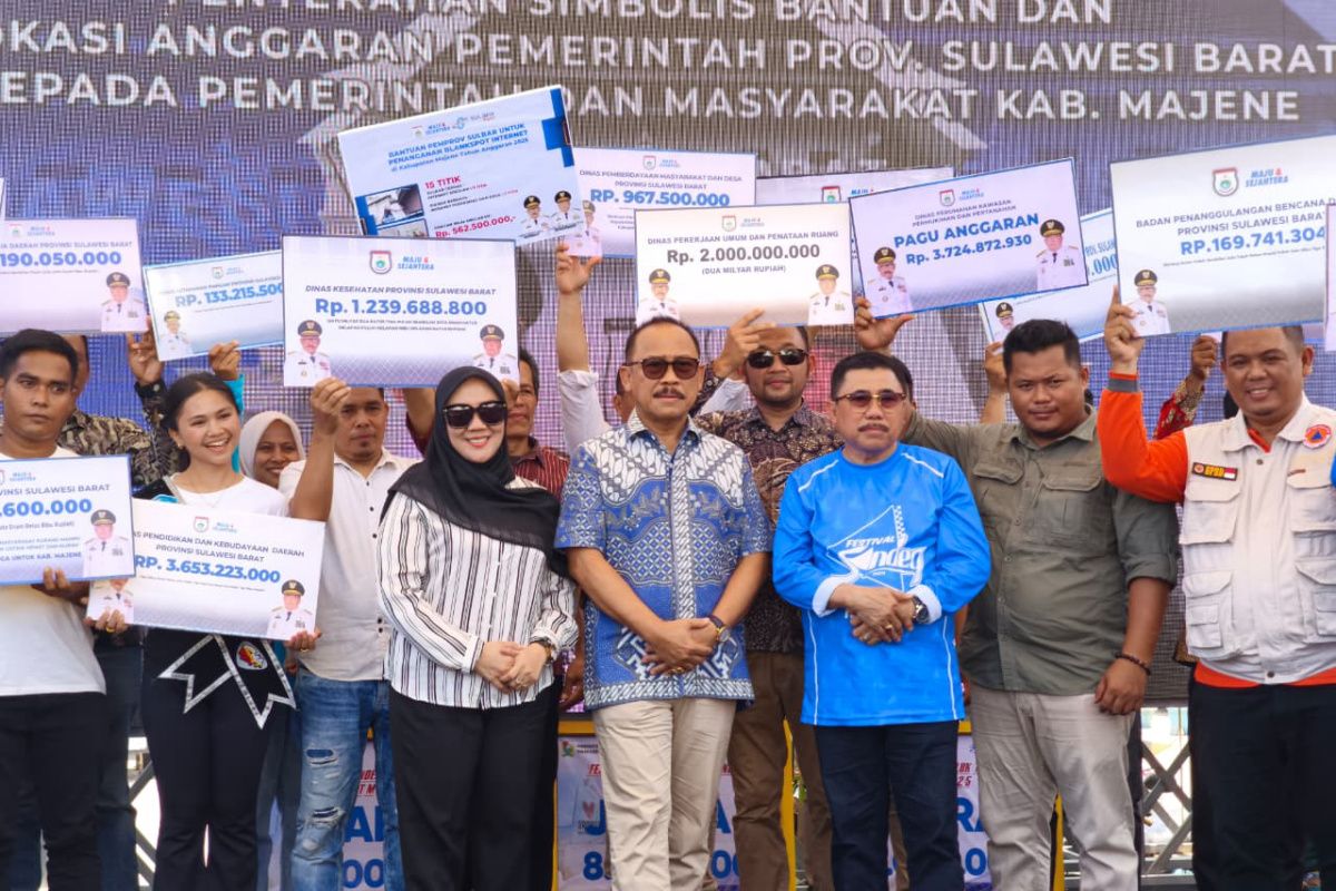 Sulbar serahkan bantuan Rp1,2 miliar untuk kepesertaan BPJS Kesehatan warga Majene
