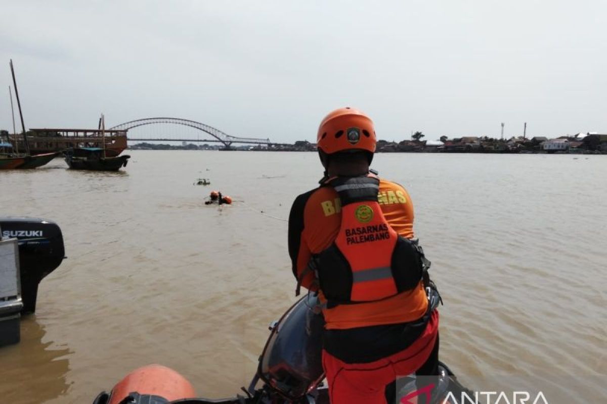 SAR gabungan cari seorang pria yang tenggelam  di Sungai Musi