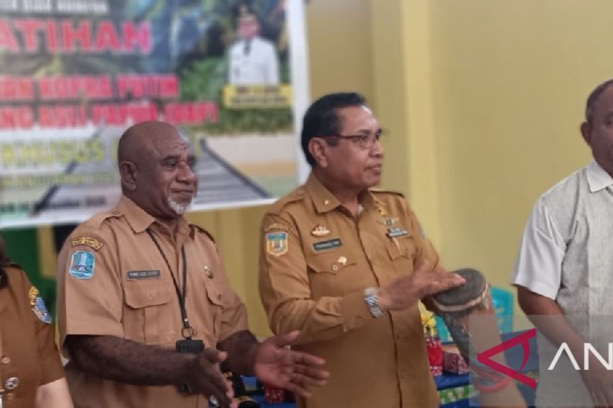 Pemkab Biak Numfor latih 30 warga asli Papua mengolah kopra putih