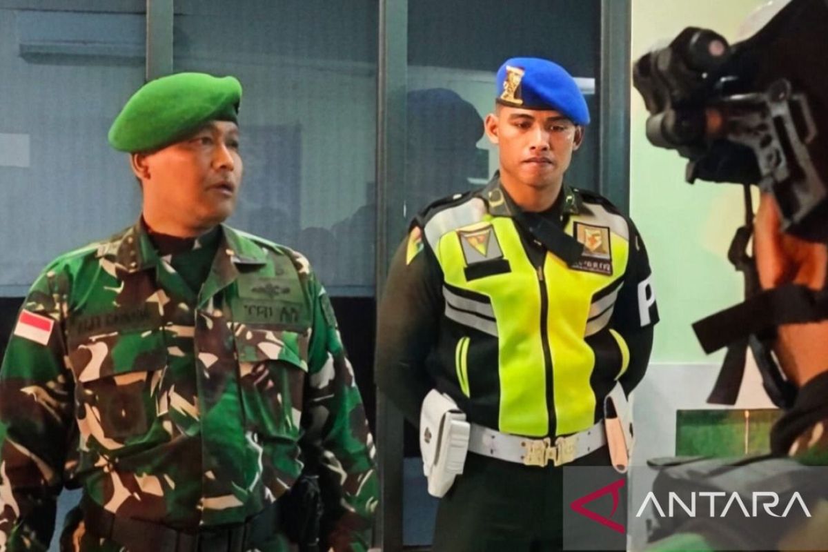 TNI patroli keliling di Kota Ambon bantu pemerintah jaga situasi kondusif