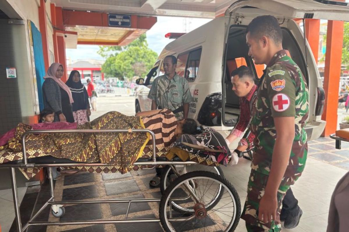Prajurit TNI Yon TP 854/DK evakuasi dua lansia Aceh Tengah derita stroke iskemik