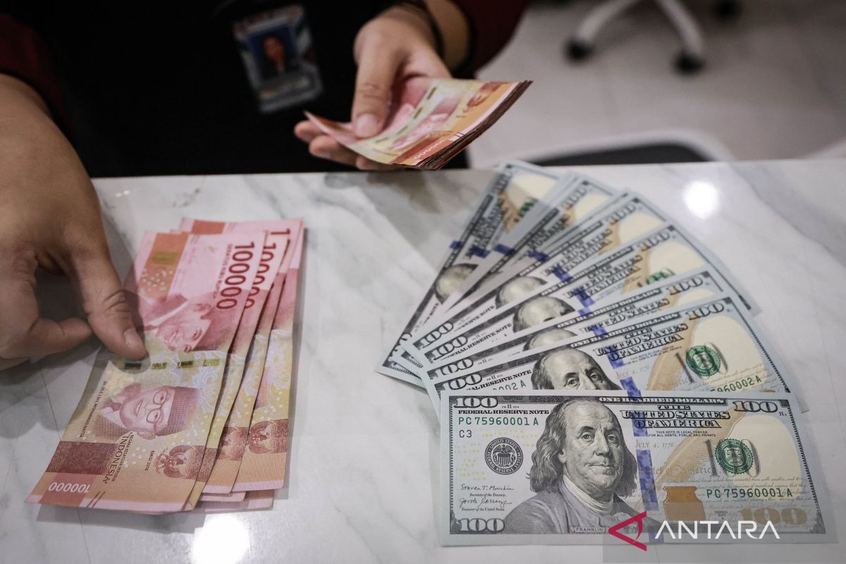 Rupiah menguat seiring optimisme pemangkasan bunga The Fed