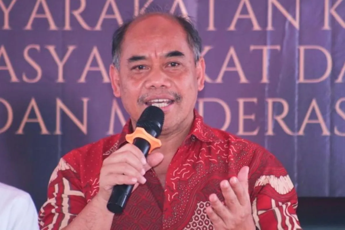 Eng uzun labia bilan porno