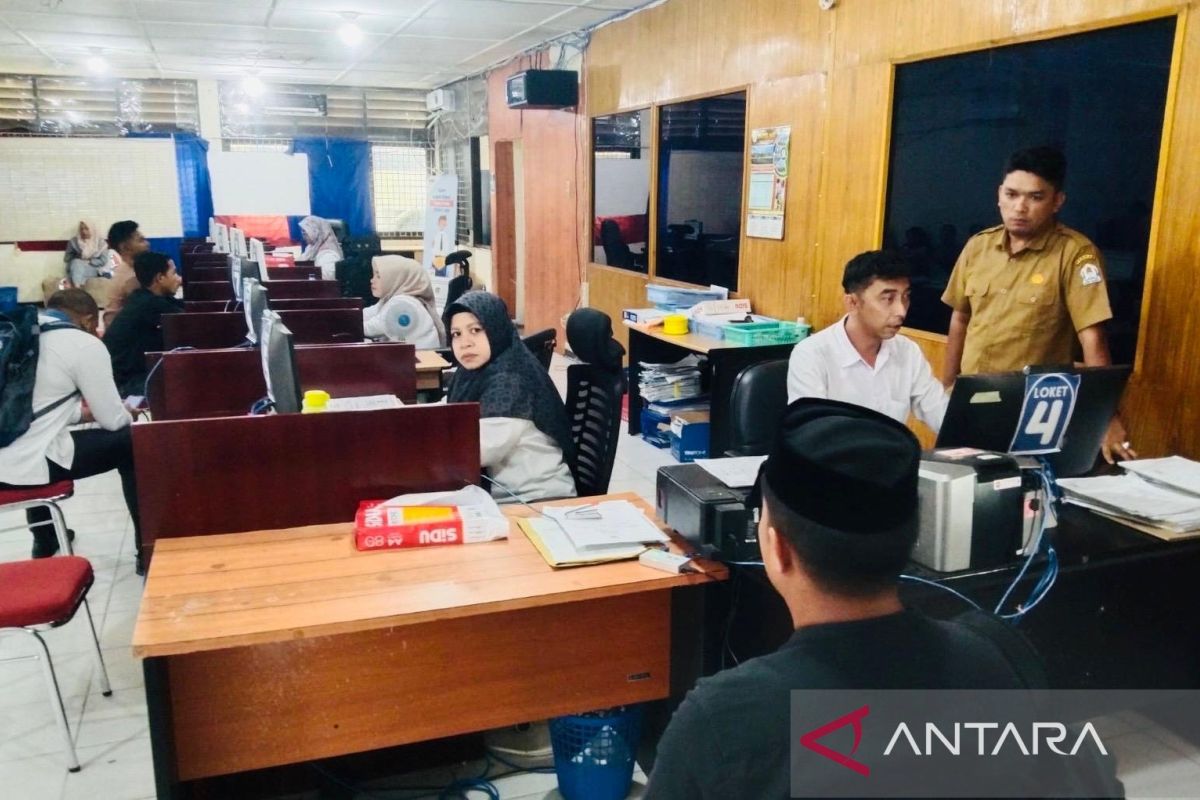Disdukcapil Aceh Barat terbitkan 1.502 lembar akte kelahiran konversi TTE untuk calon PPPK paruh waktu
