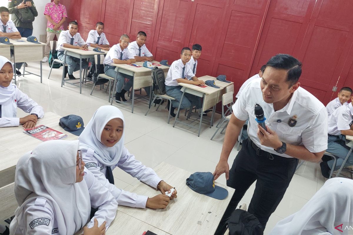 Tinjau SRMA Bengkulu, AHY terharu lihat semangat siswa Sekolah Rakyat