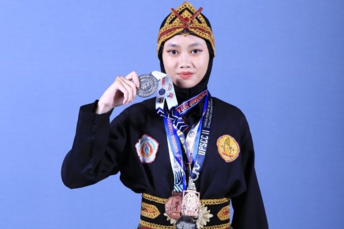 Siswi SMATAG Surabaya raih perak kejuaraan silat nasional