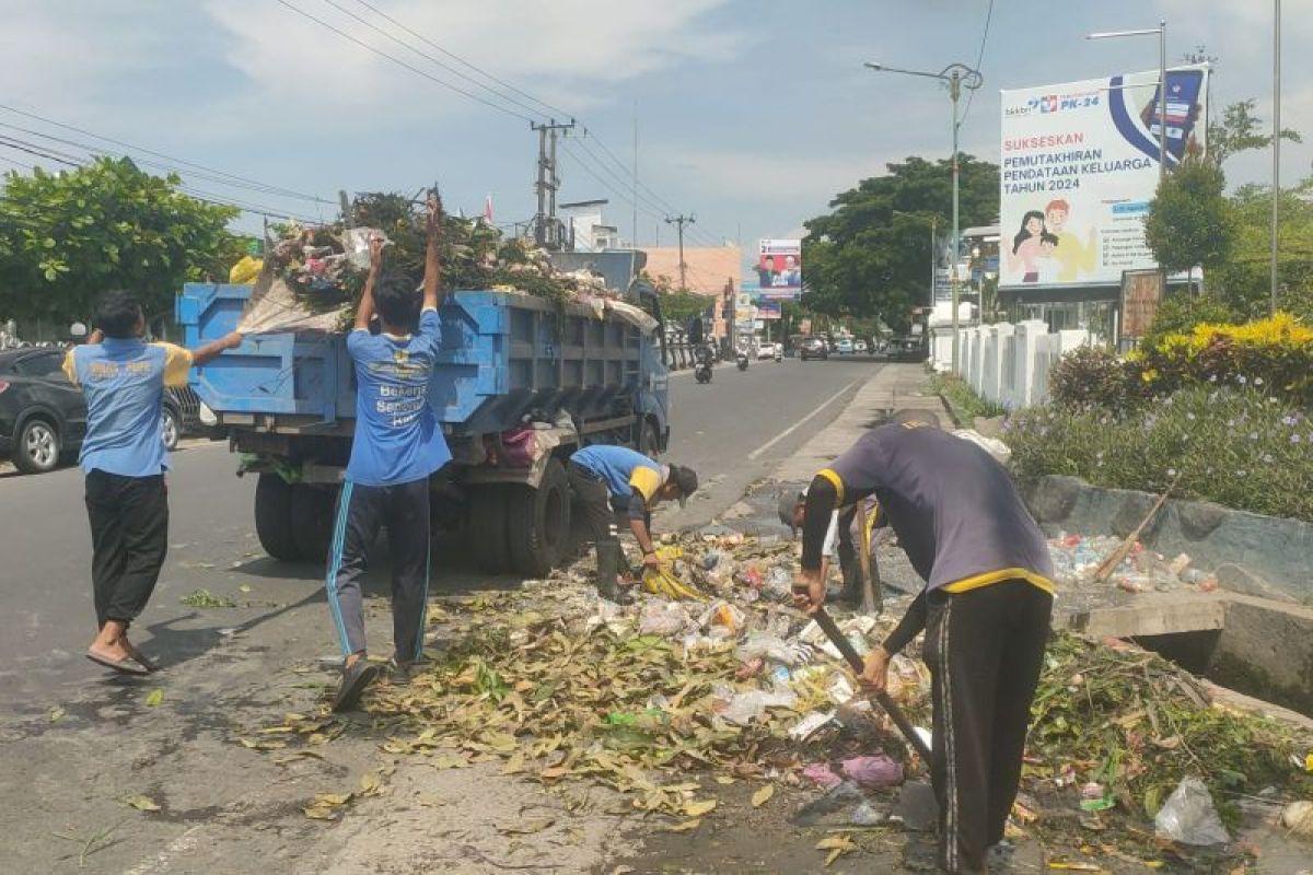 Antisipasi banjir, PUPR Mataram petakan titik sumbatan saluran air