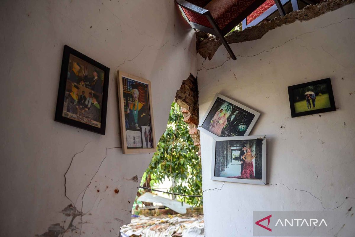 Dua rumah hancur dan dua korban luka bakar akibat ledakan gas tiga kilogram di Bandung