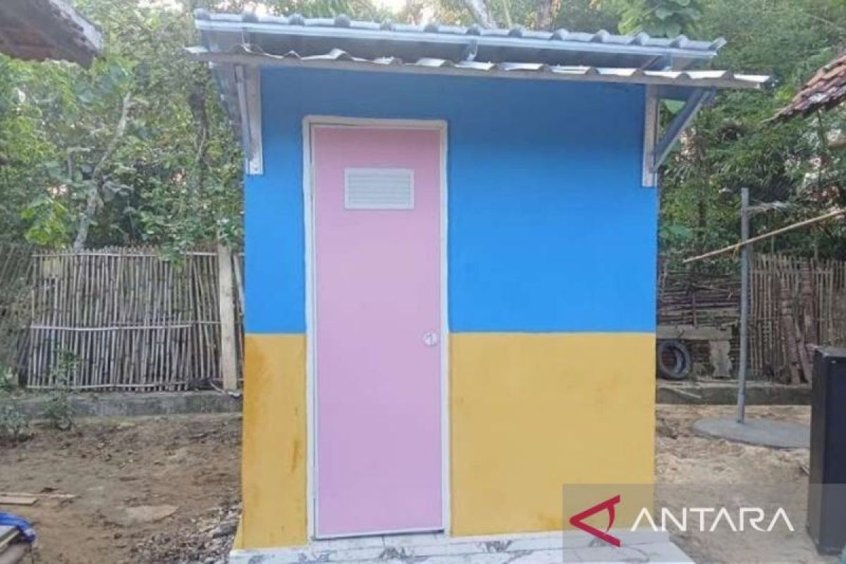 Pemkab Sampang bangun MCK demi tekan penyebaran penyakit menular