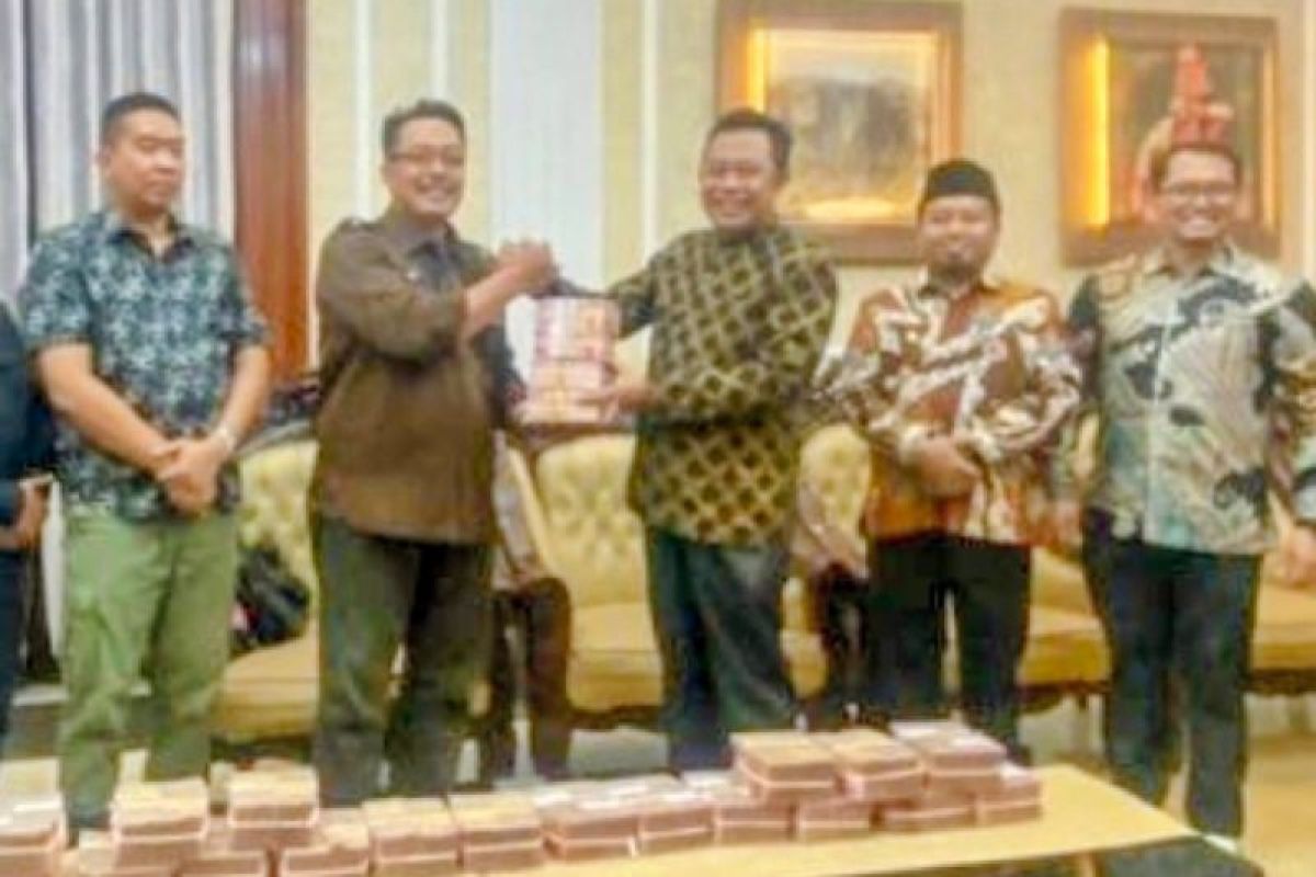 Kejari Bondowoso serahkan uang pengembalian kasus korupsi ke pemda