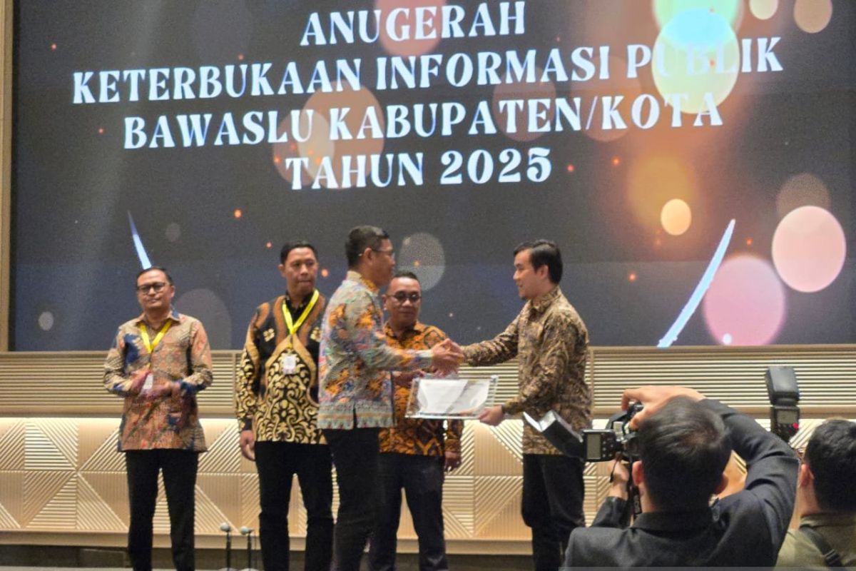 Bawaslu Manado raih predikat informatif Keterbukaan Informasi 2025
