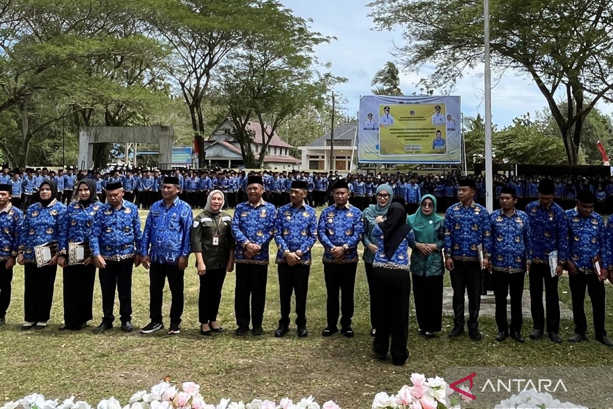 1.406 PPPK Muna Barat resmi dilantik, Bupati dorong loyalitas dan sinergi menuju  Liwu Mokesa